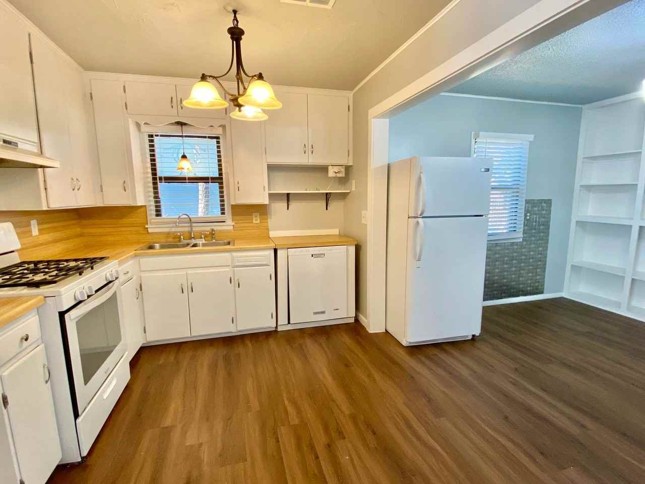 429 W Hurd St - Photo 3 of 16