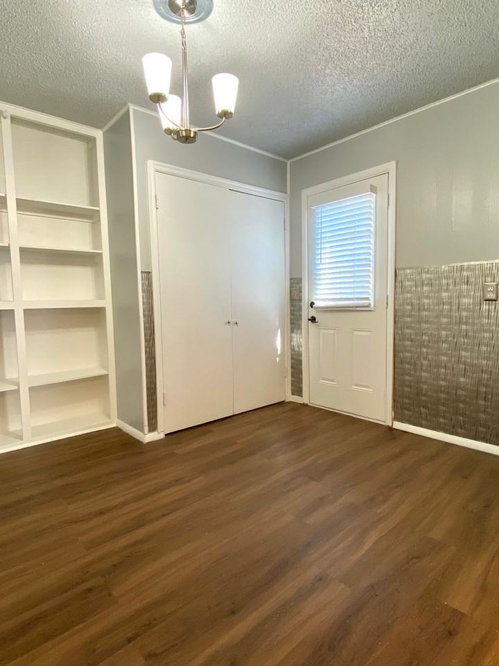 429 W Hurd St - Photo 4 of 16