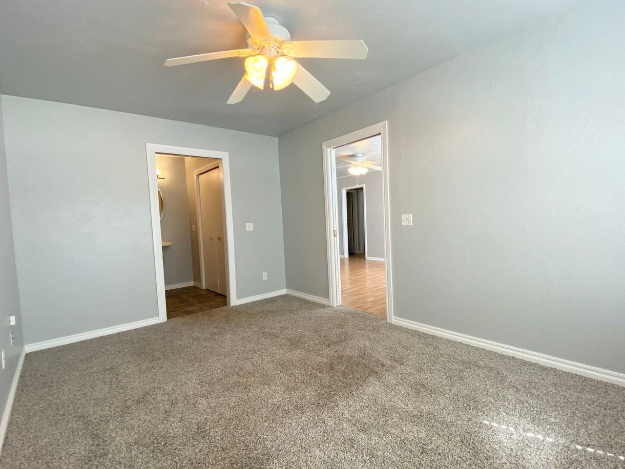 429 W Hurd St - Photo 5 of 16