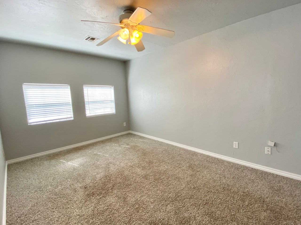 429 W Hurd St - Photo 6 of 16