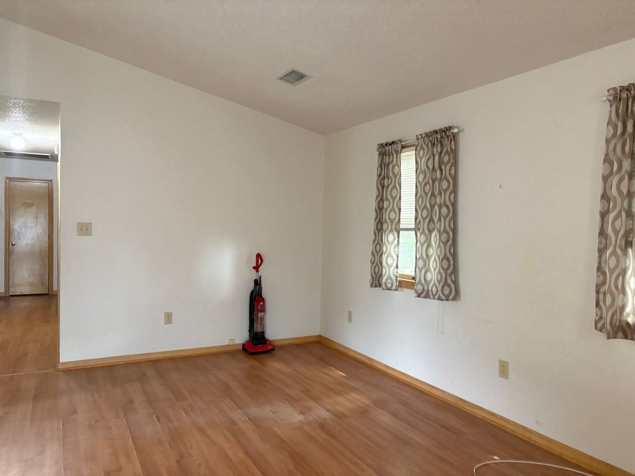104 Lenwood Ct - Photo 4 of 20