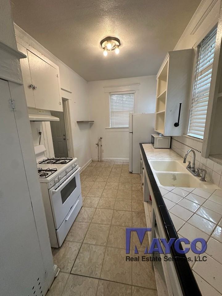 282 Prospect St - Photo 4 of 8