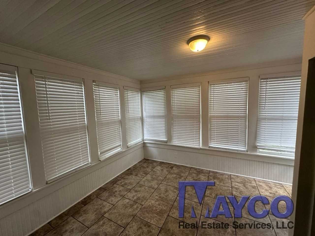 282 Prospect St - Photo 7 of 8