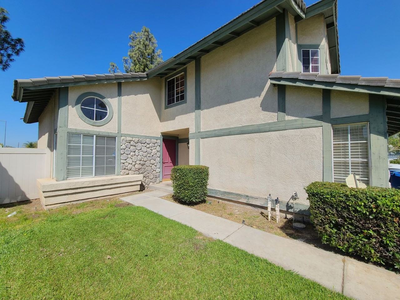 2476 Dublin Way - Photo 2 of 24