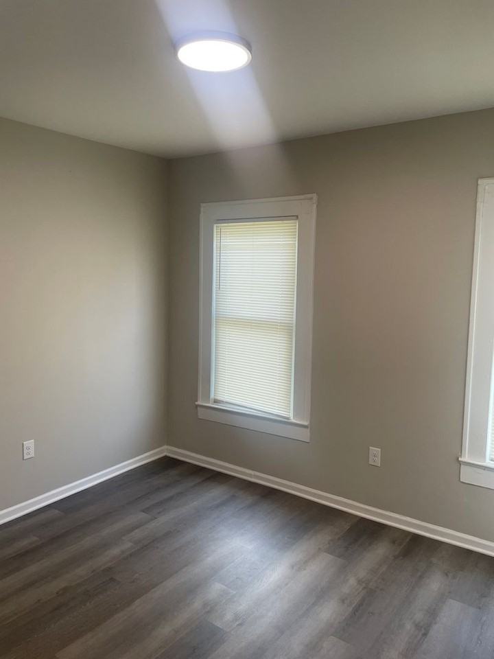 4511 Lansing Dr - Photo 4 of 10