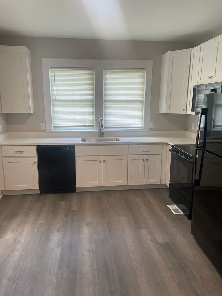 4511 Lansing Dr - Photo 6 of 10