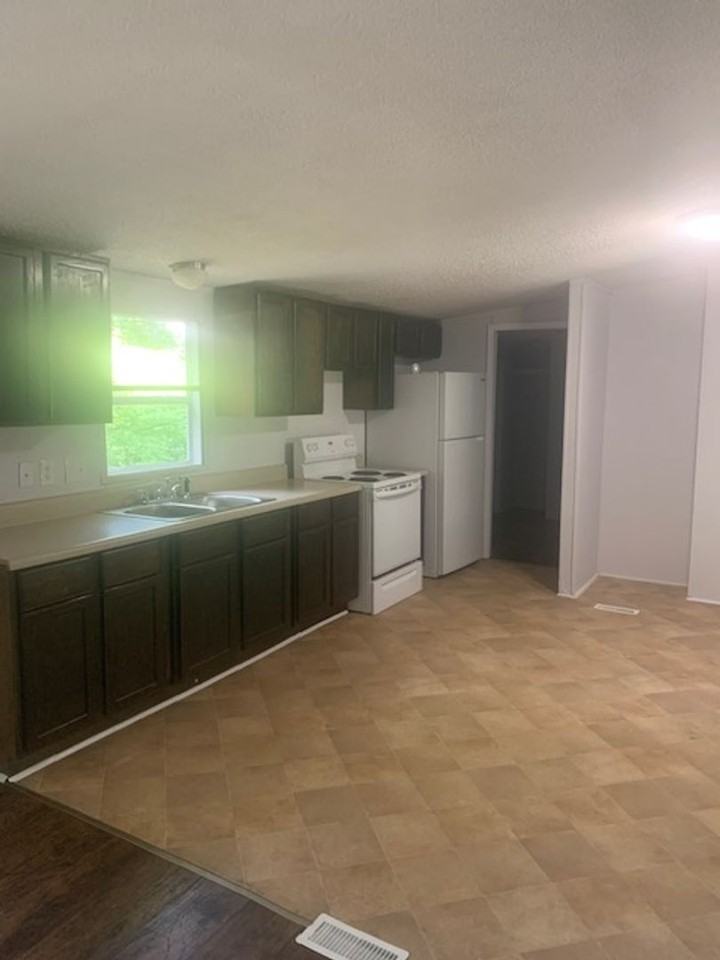 612 Broad St - Photo 2 of 12