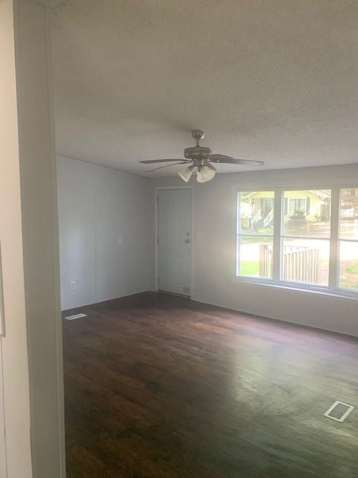 612 Broad St - Photo 3 of 12