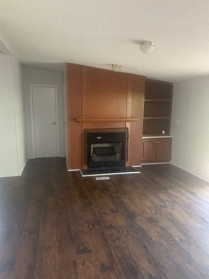 612 Broad St - Photo 4 of 12
