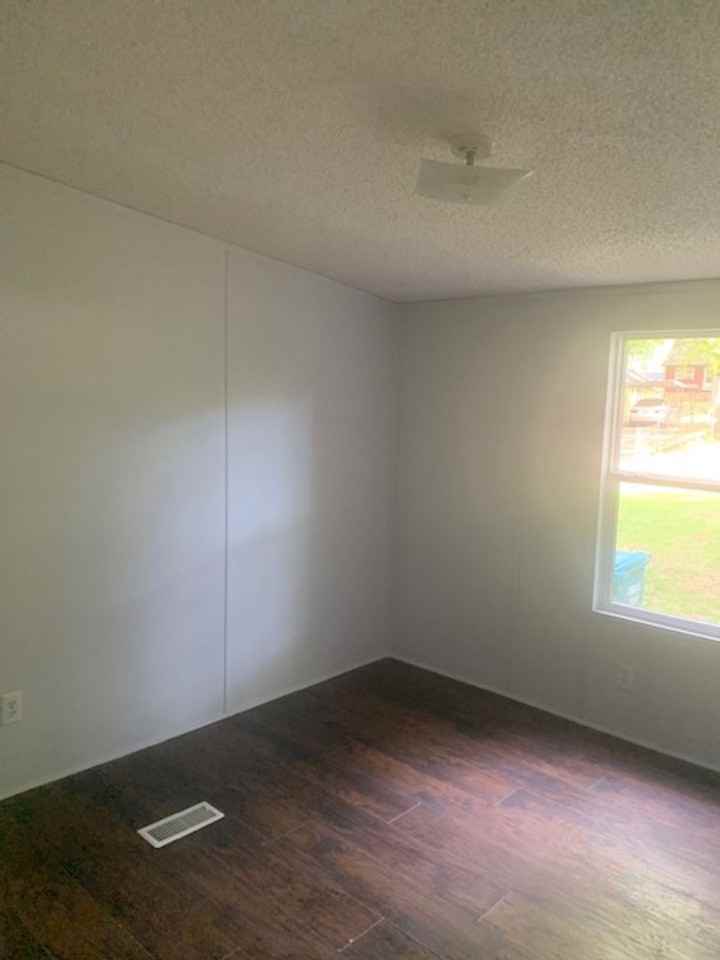 612 Broad St - Photo 6 of 12