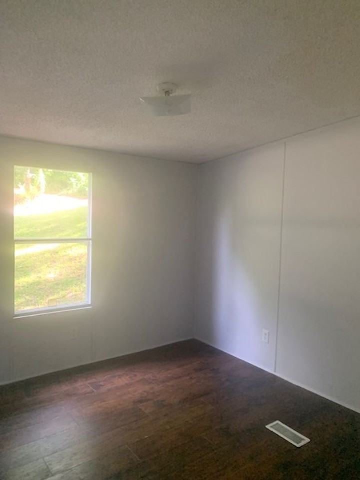 612 Broad St - Photo 7 of 12