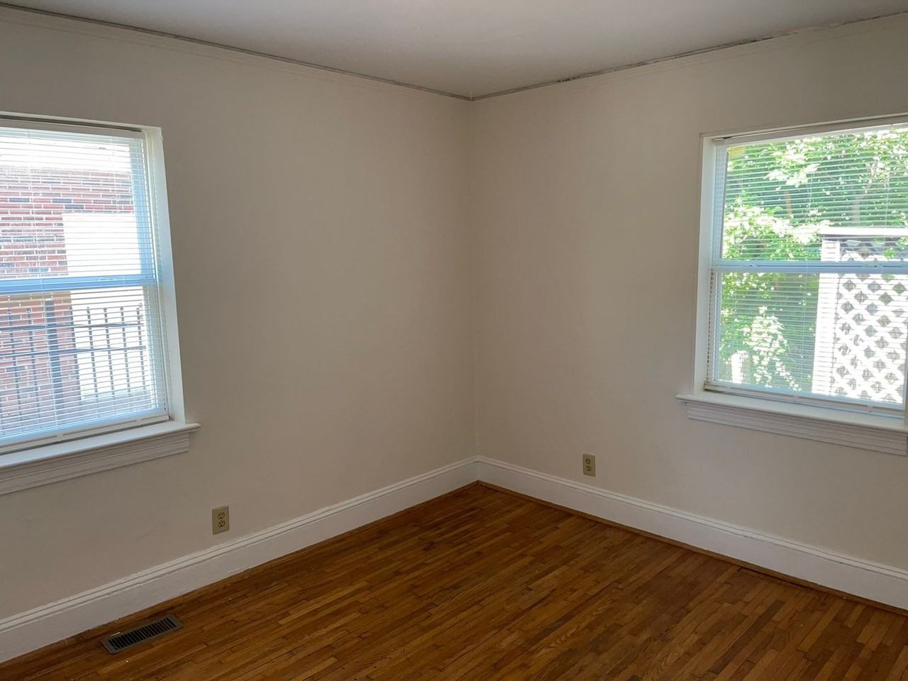 1308 S Kings Dr - Photo 5 of 10