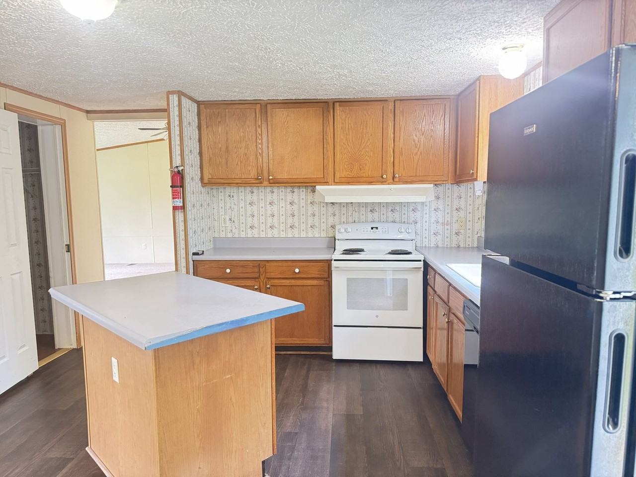 1451 Columbus Rd - Photo 2 of 17