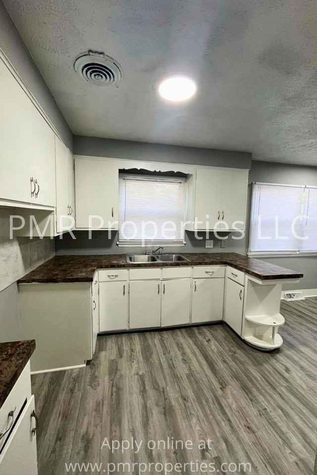 5616 N 28th Ave - Photo 3 of 10