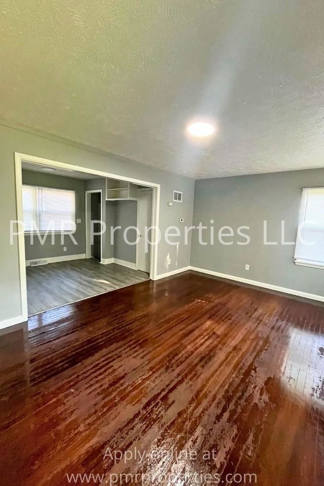5616 N 28th Ave - Photo 4 of 10