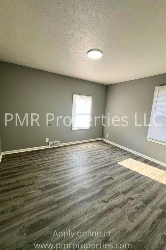 5616 N 28th Ave - Photo 6 of 10