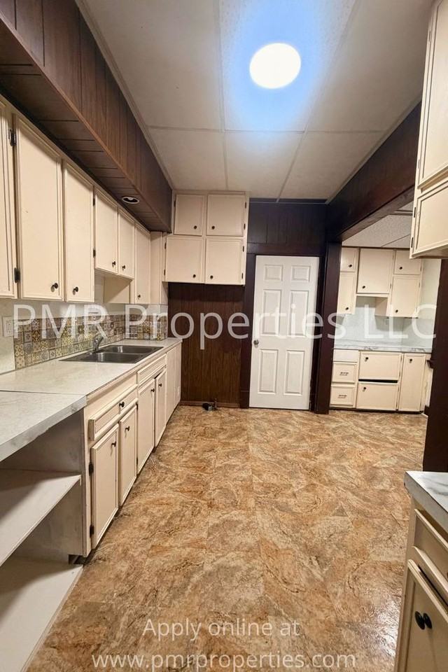 129 E Graham Ave - Photo 2 of 9