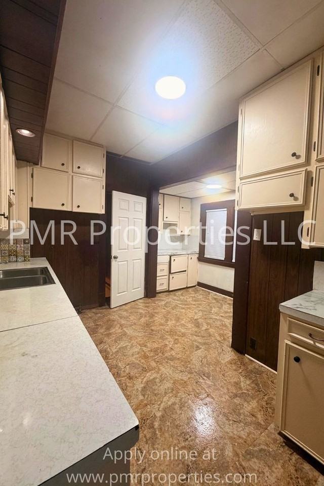129 E Graham Ave - Photo 3 of 9