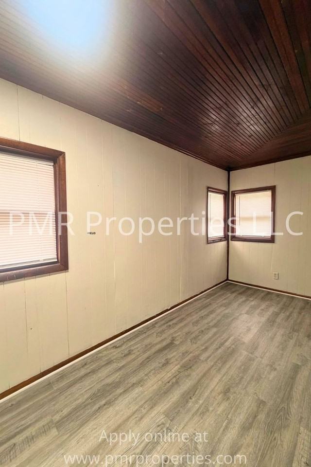 129 E Graham Ave - Photo 5 of 9