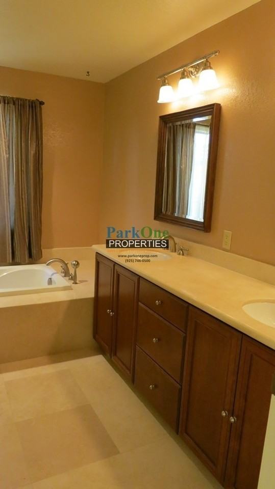 1245 Crown Ct - Photo 2 of 16