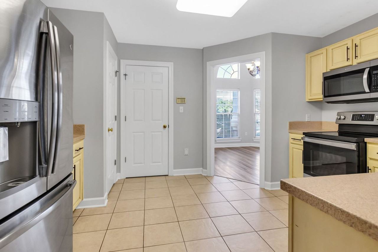 4429 Southminster Cir - Photo 6 of 50