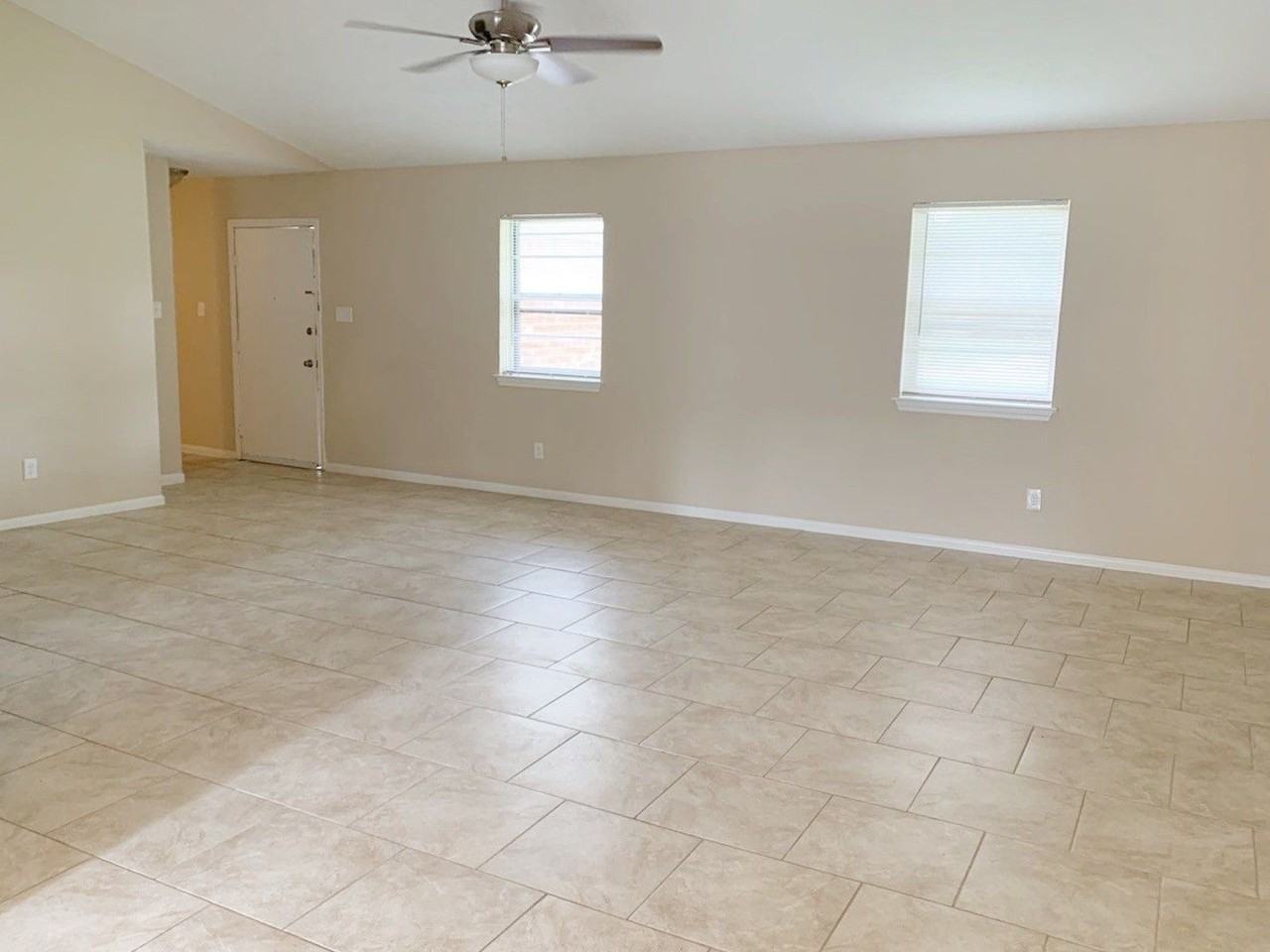 2334 Marble Falls Dr - Photo 2 of 20