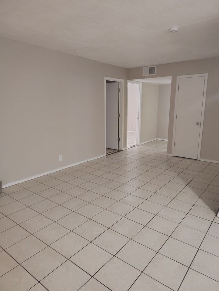 114 Sandia Rd Nw #C - Photo 2 of 12