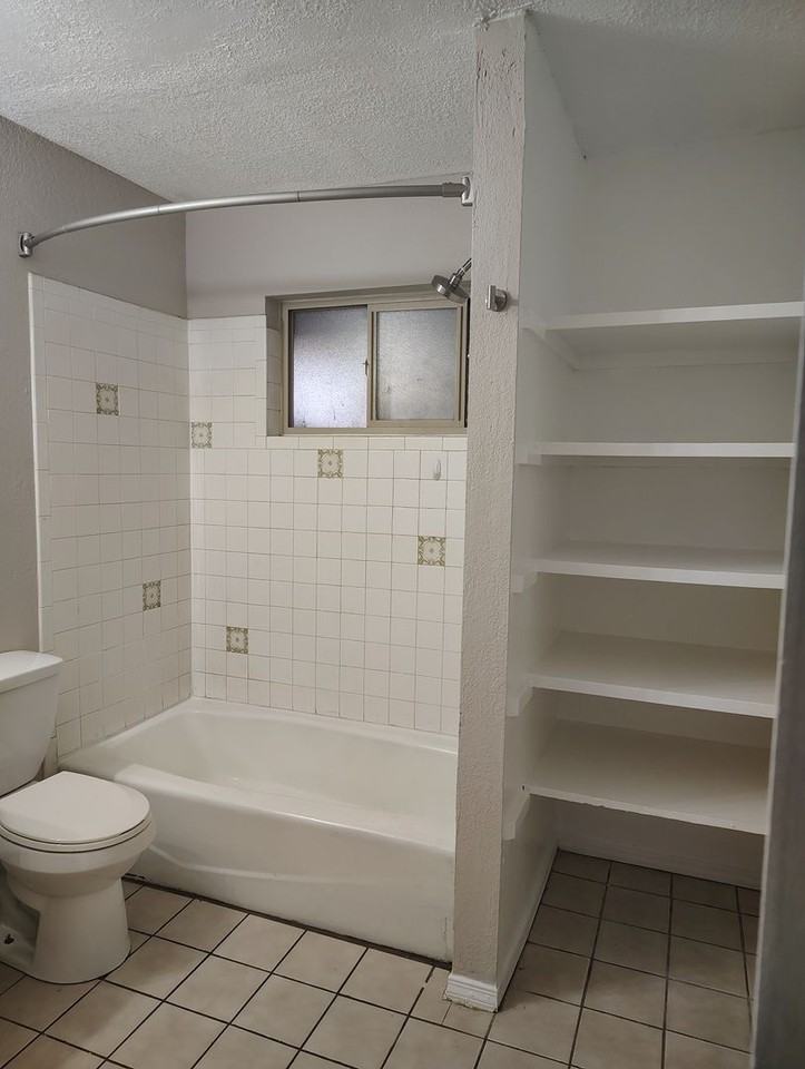 114 Sandia Rd Nw #C - Photo 6 of 12