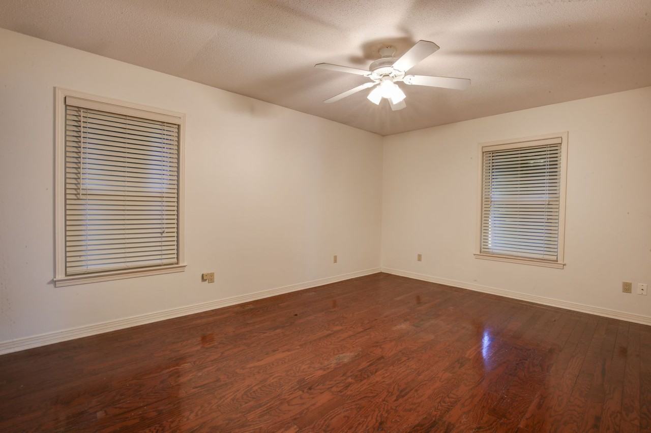 505 Evergreen St - Photo 7 of 14