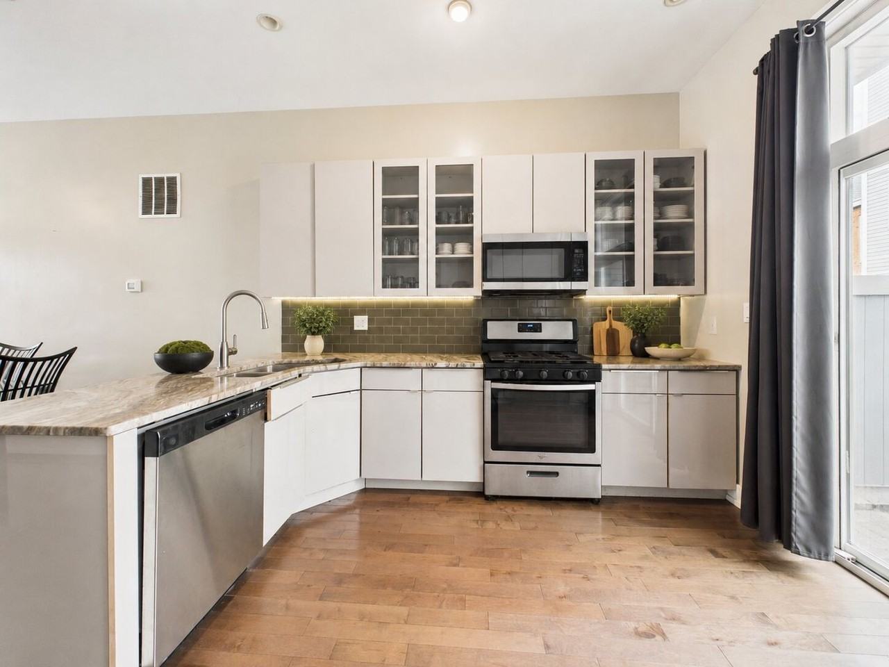 1435 S Taylor St - Photo 6 of 33