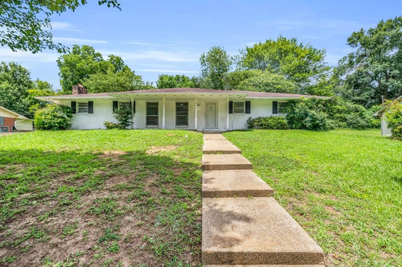 207 Hancock Dr