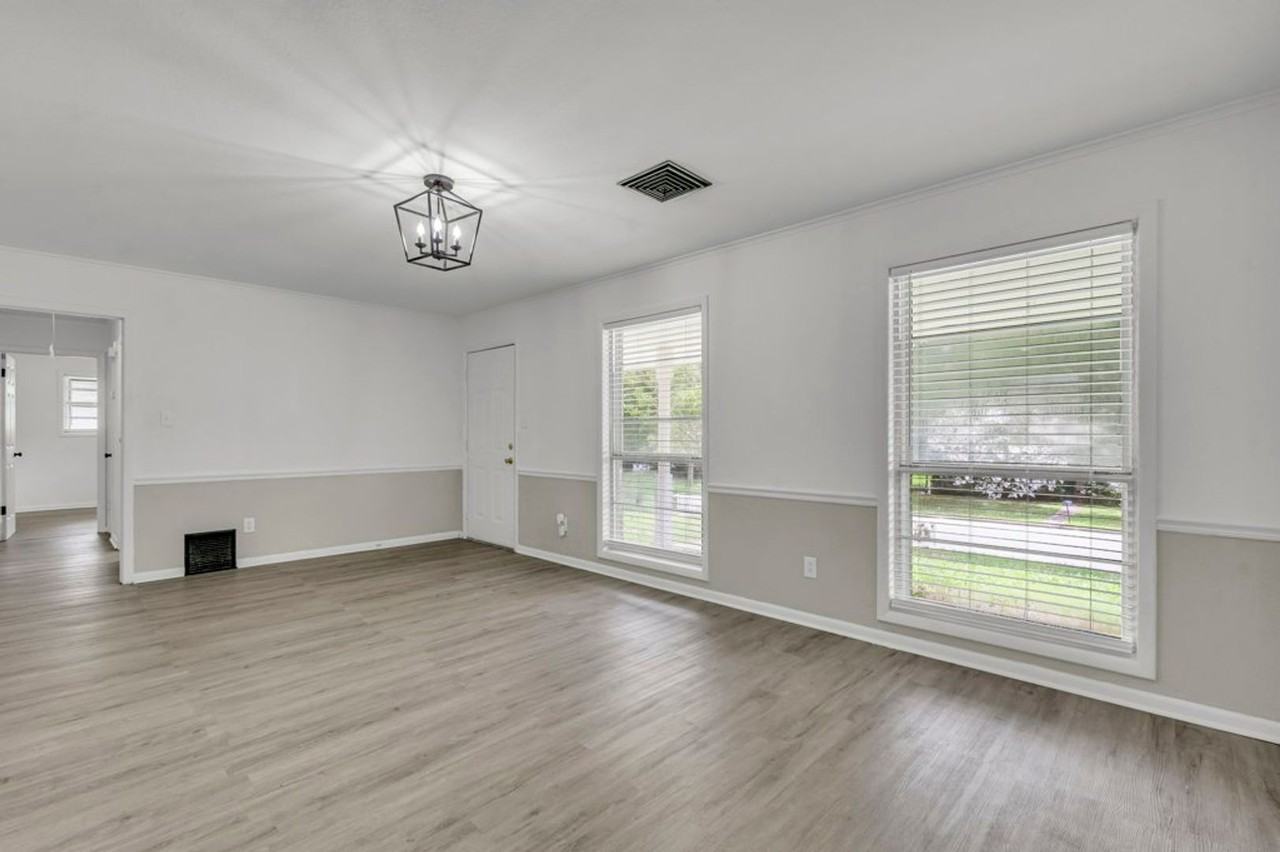 207 Hancock Dr - Photo 3 of 18