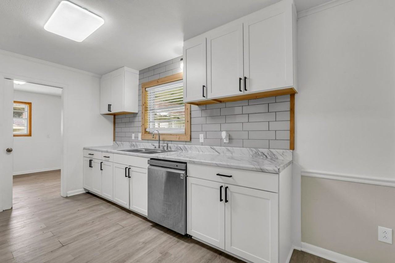 207 Hancock Dr - Photo 4 of 18