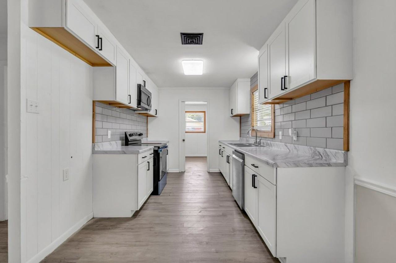 207 Hancock Dr - Photo 5 of 18