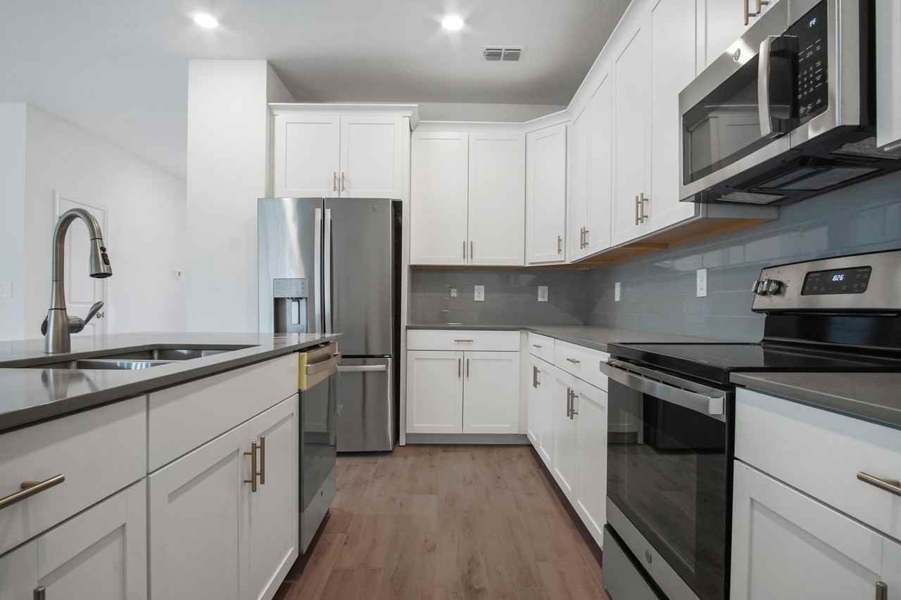 3083 Camden Way - Photo 2 of 45