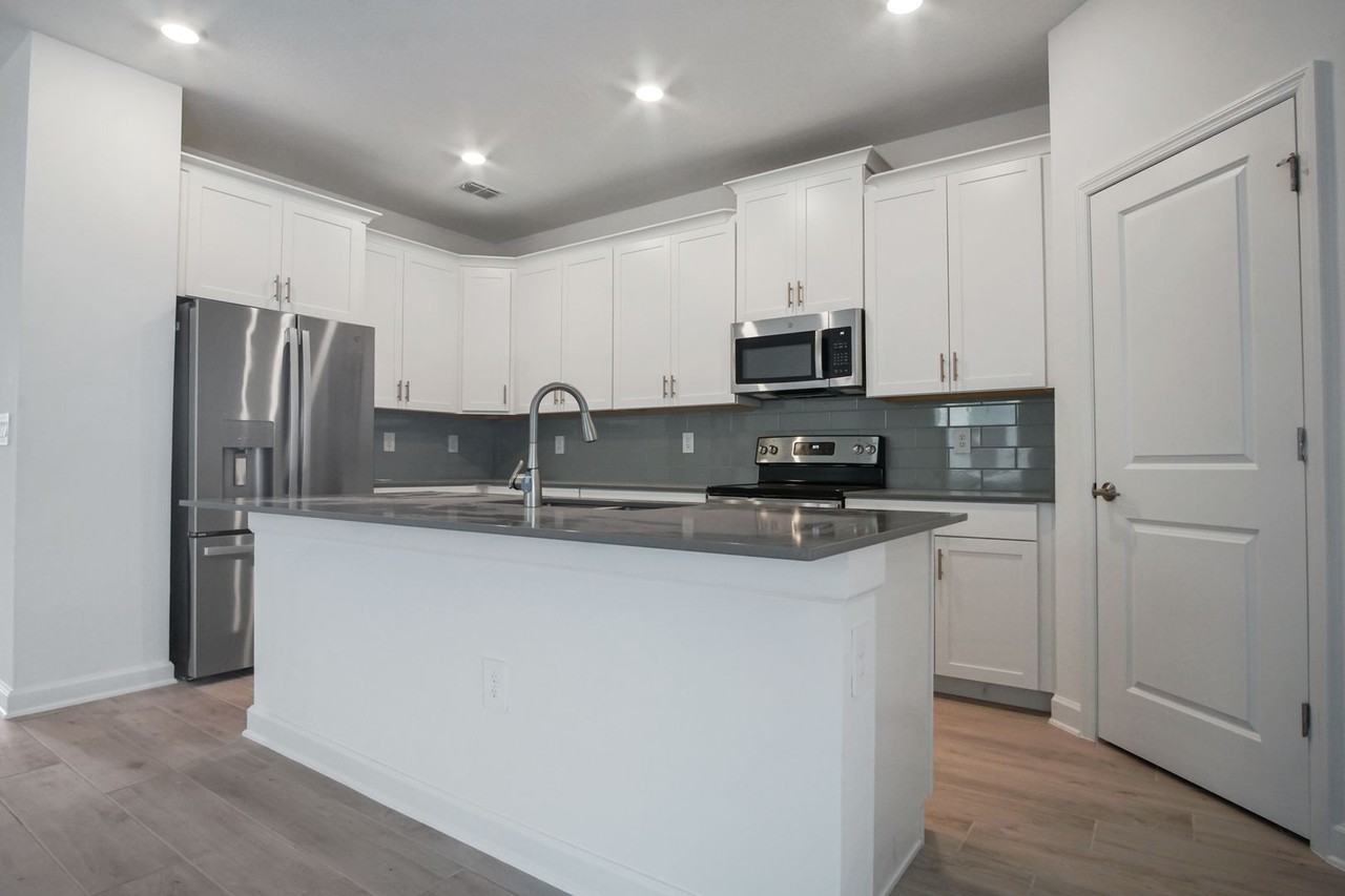 3083 Camden Way - Photo 3 of 45