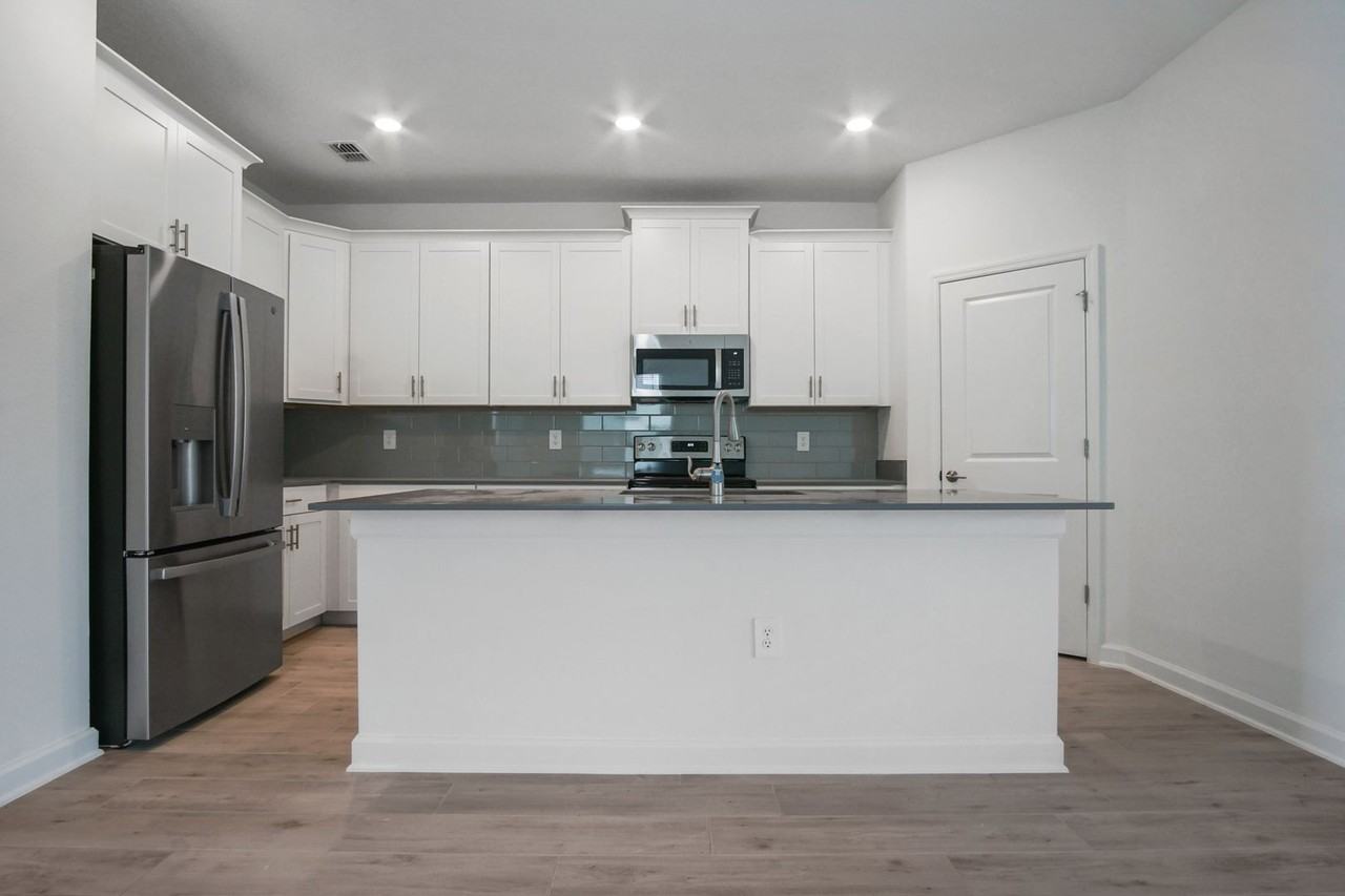 3083 Camden Way - Photo 4 of 45