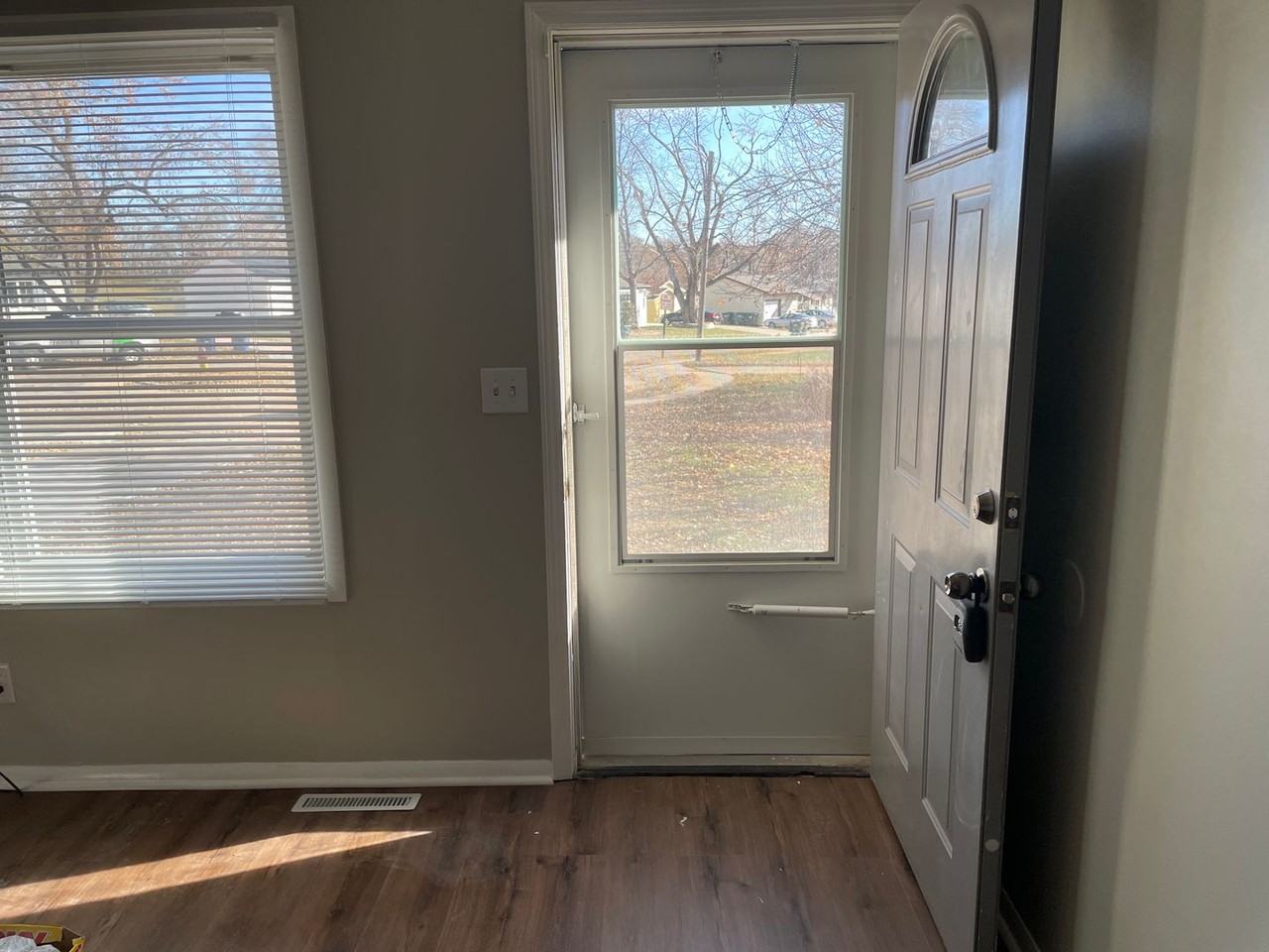 7504 Diane Ct - Photo 4 of 12