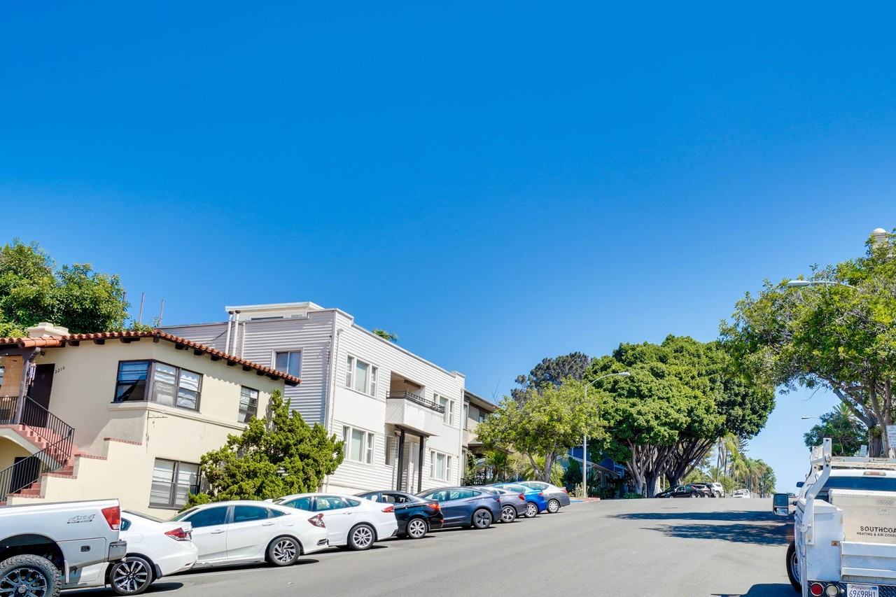 Golden View Apartments - Photo 5 of 35