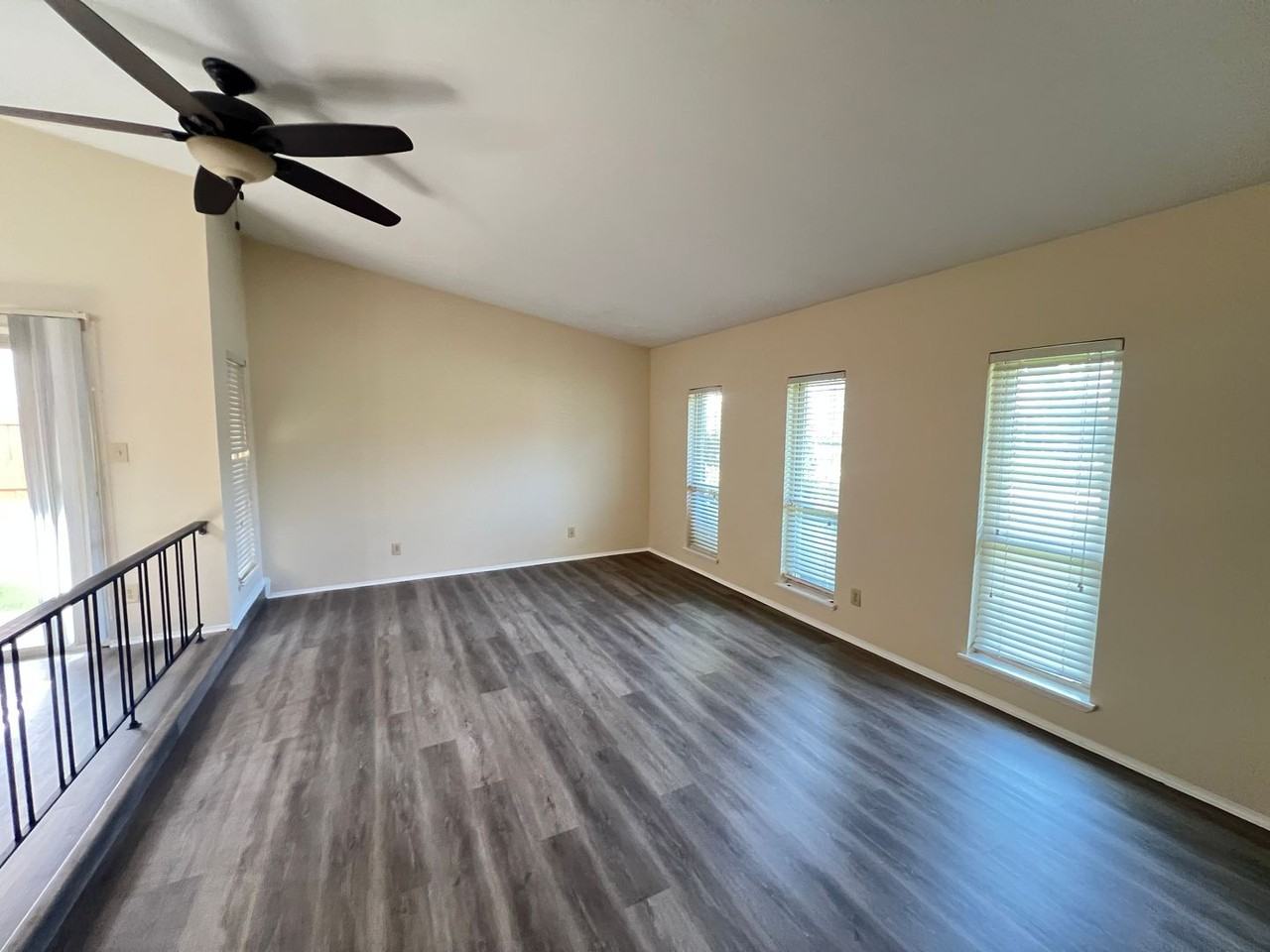 2107 Victoria Rd - Photo 2 of 39
