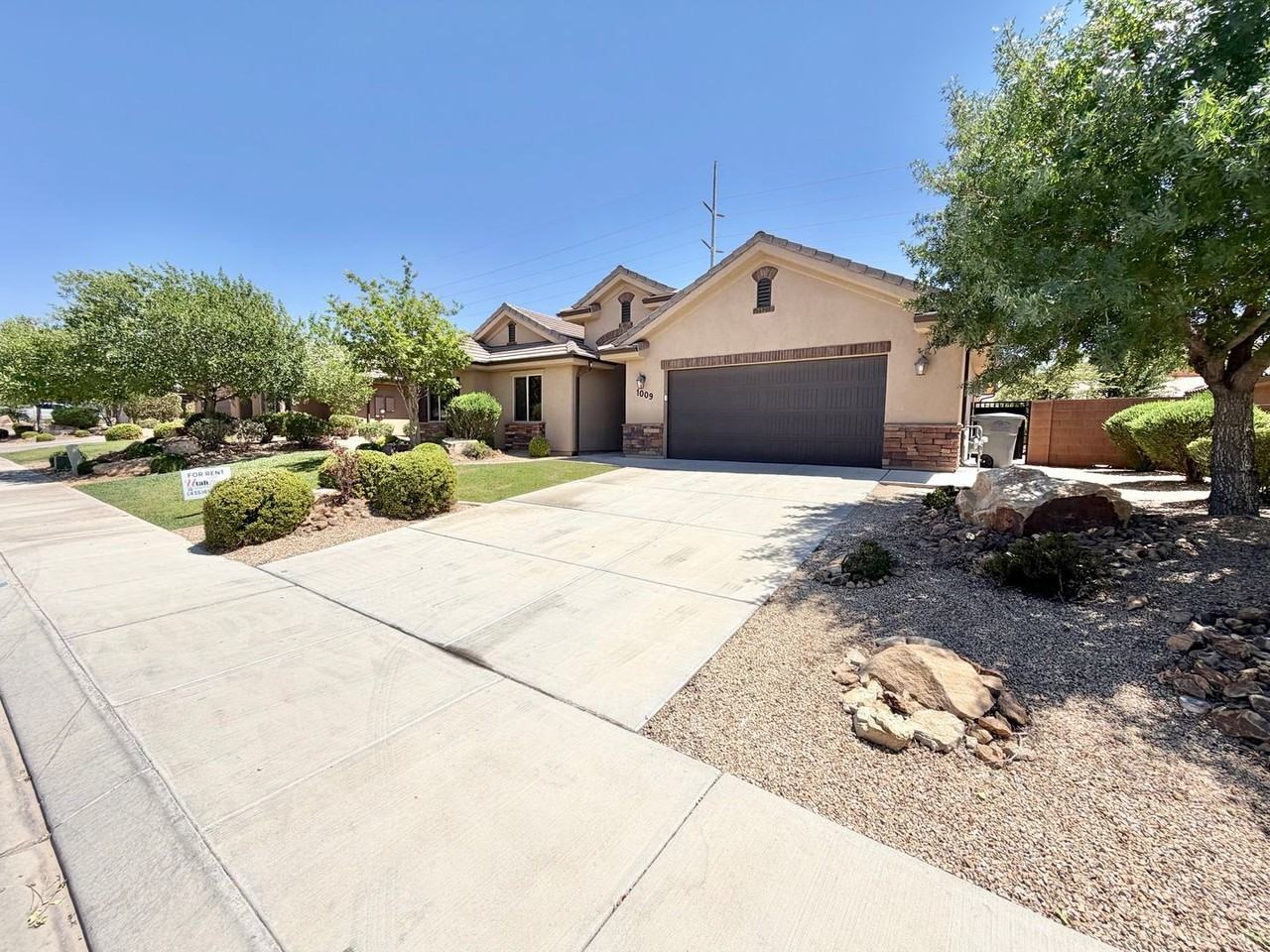 1009 W 4100 S - Photo 3 of 40