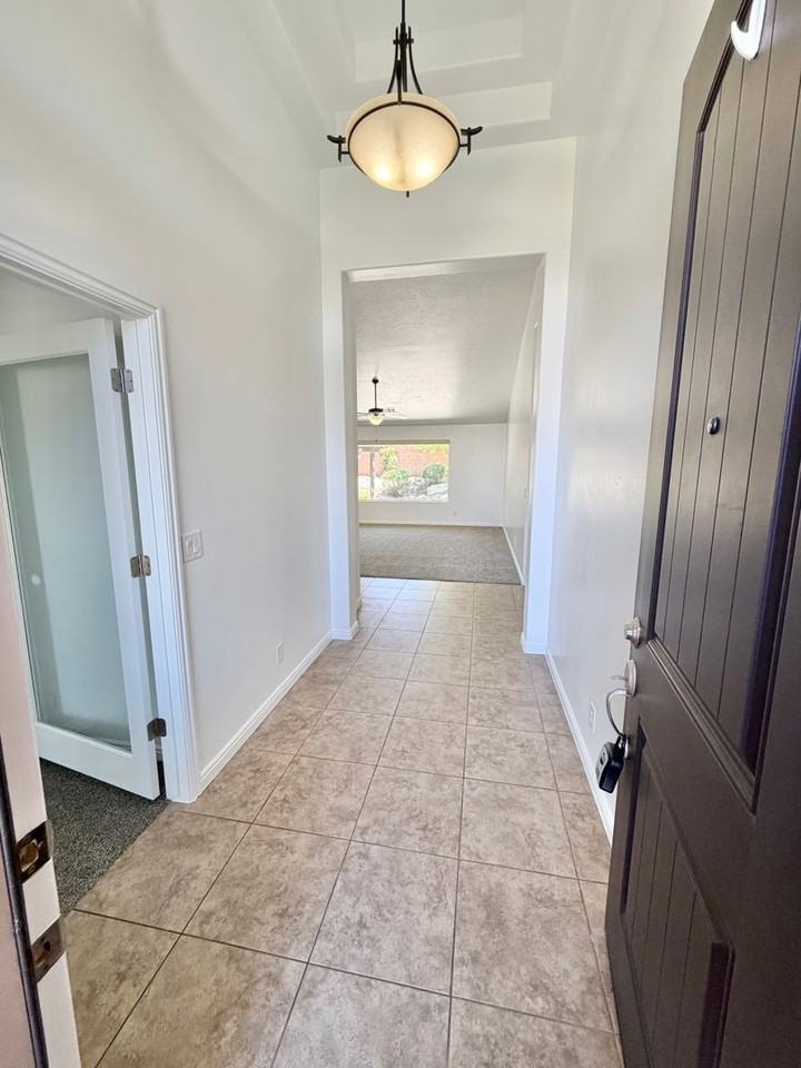 1009 W 4100 S - Photo 4 of 40