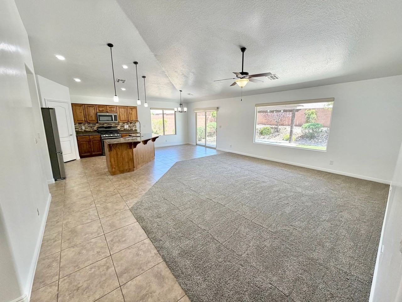 1009 W 4100 S - Photo 7 of 40