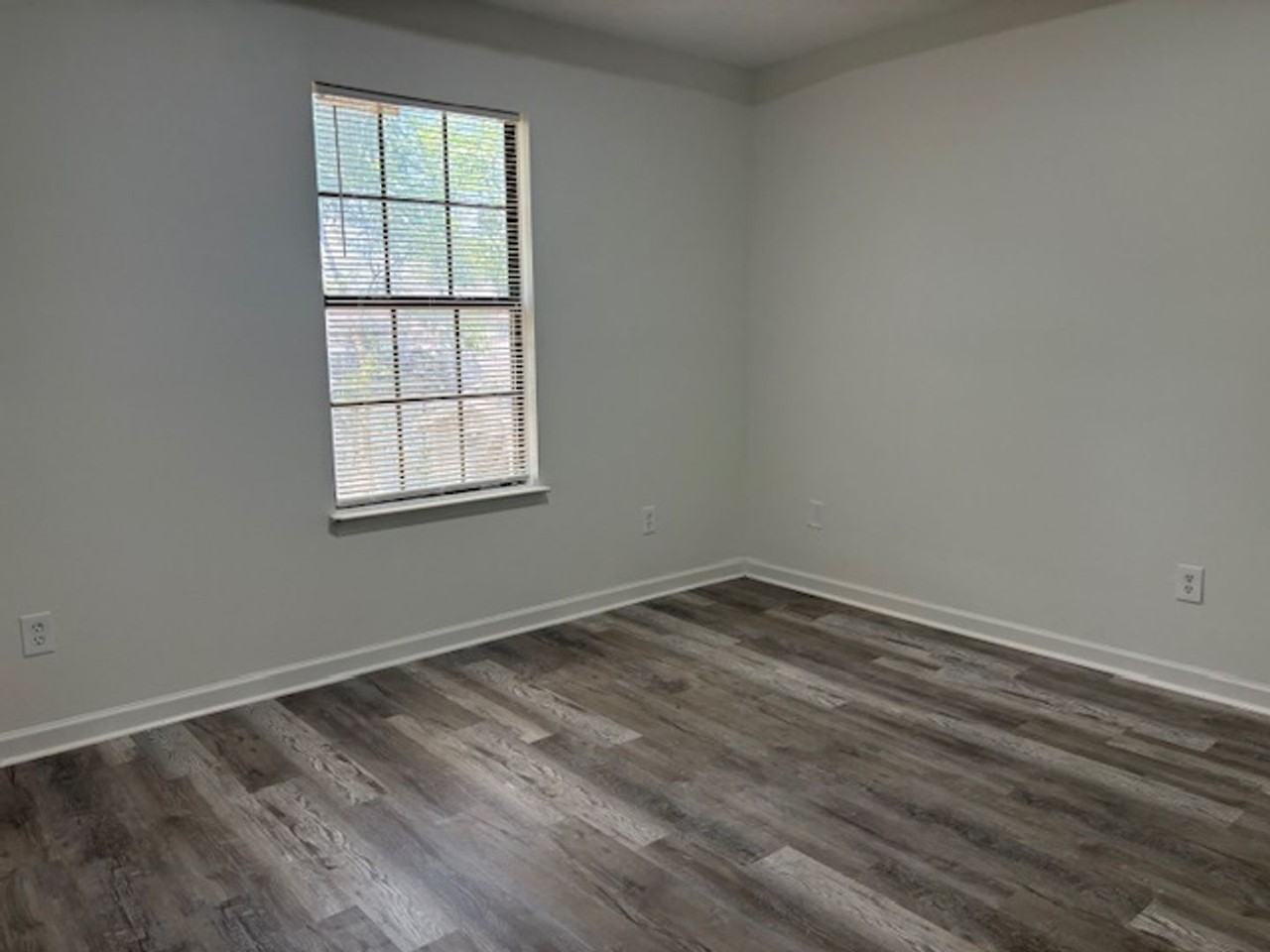 108 Ruth Ln - Photo 4 of 13