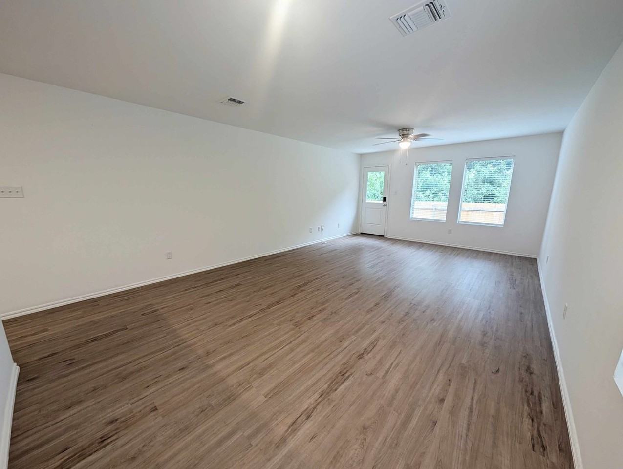 1939 Wolford Way - Photo 4 of 15