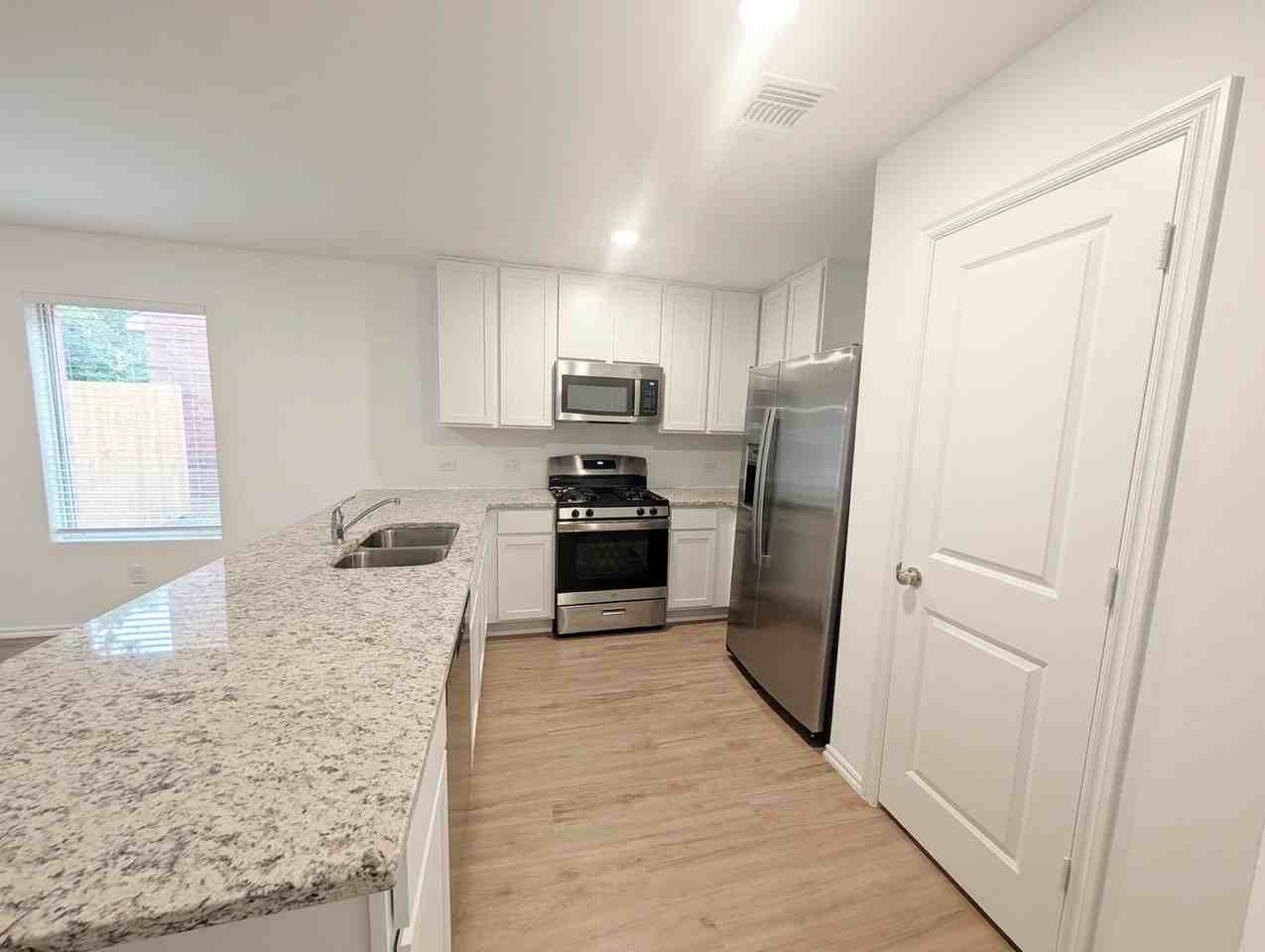 1939 Wolford Way - Photo 5 of 15