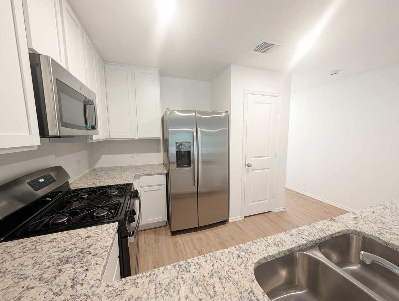 1939 Wolford Way - Photo 6 of 15