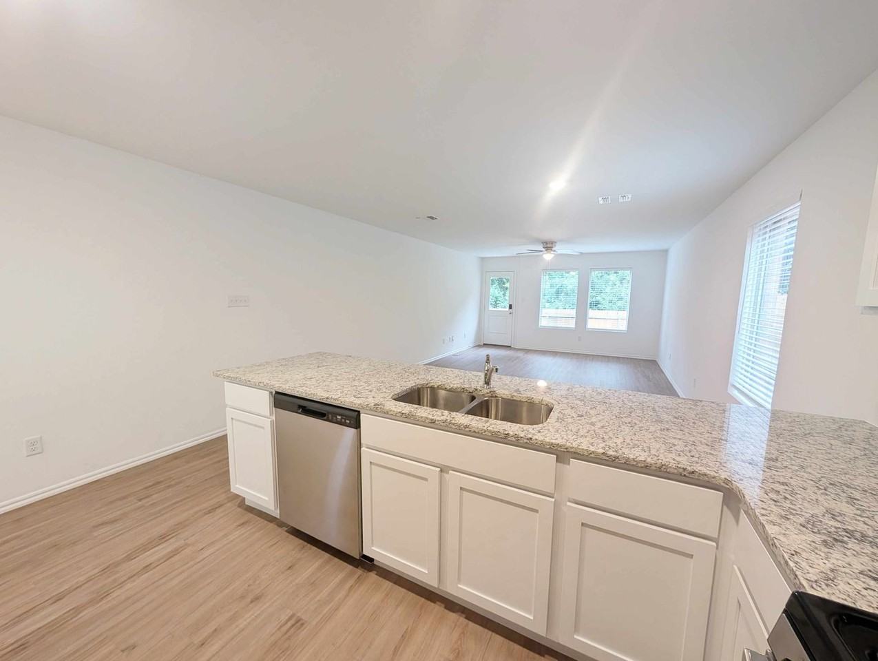 1939 Wolford Way - Photo 7 of 15
