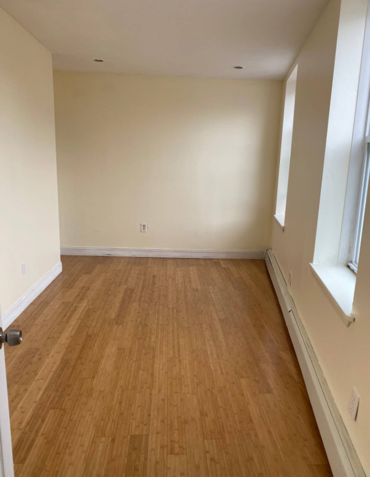 212 Maverick St - Photo 3 of 9