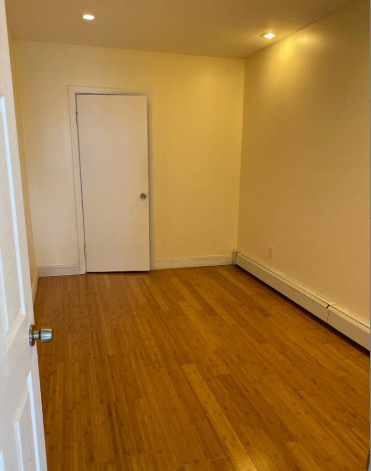 212 Maverick St - Photo 4 of 9